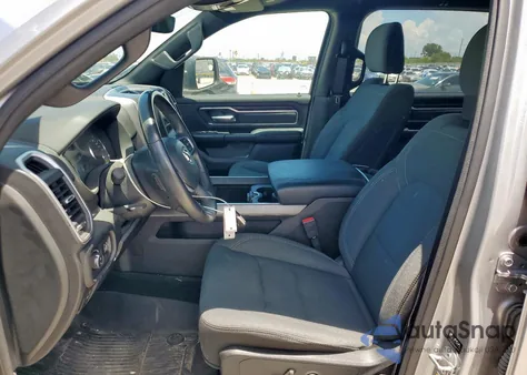 2021 Ram 1500 Big Horn/Lone Star z USA, uszkodzony, nr VIN 1C6SRFFT5MN677273